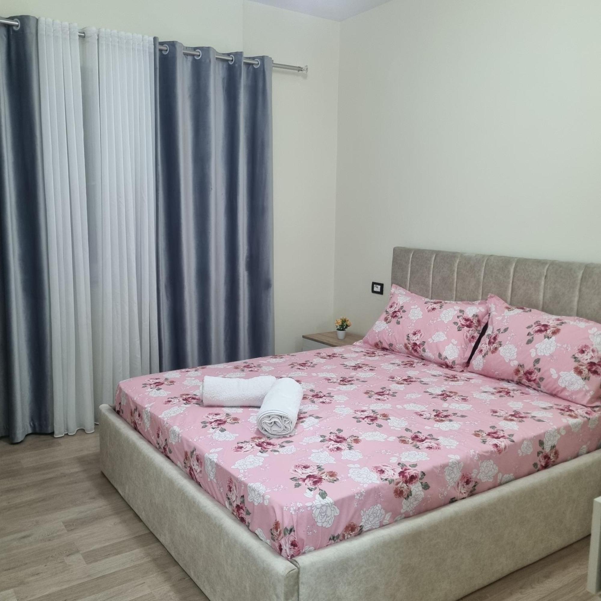 Andra Apartment *